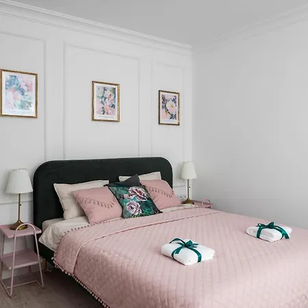 Appartement Sublime Hoza 58 In Upscale Neighbourhood, Discover On Foot