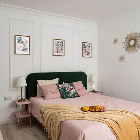 Sublime Hoza 58 In Upscale Neighbourhood, Discover On Foot Lejlighed Warszawa