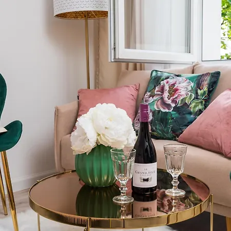 Sublime Hoza 58 In Upscale Neighbourhood, Discover On Foot Lejlighed Warszawa