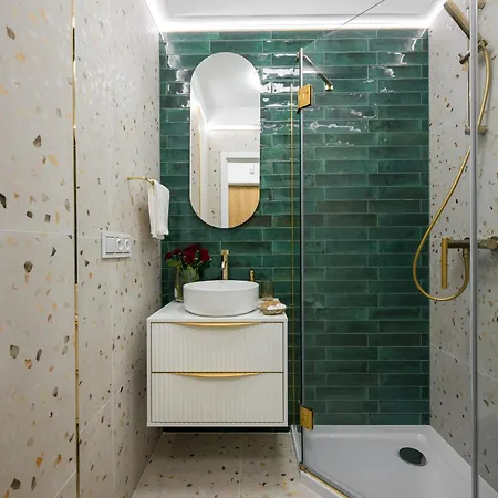 Sublime Hoza 58 In Upscale Neighbourhood, Discover On Foot Warszawa