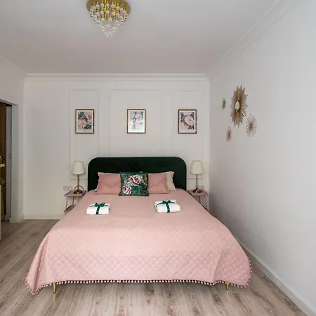 Lovely Downtown At Lively Hoza Street, Discover On Foot Apartment Warsaw